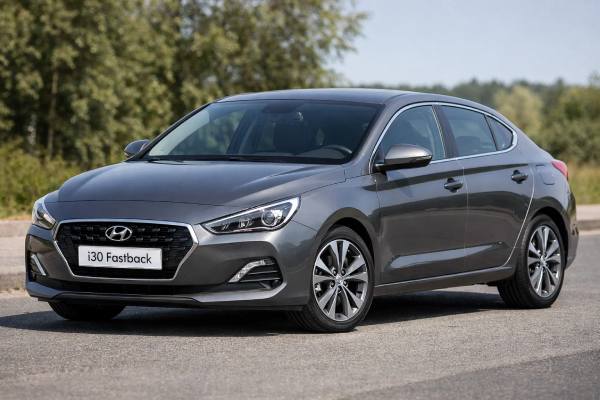 Hyundai i30 Fastback (PD) 1.4 T-GDi 140 hp specs, service intervals, fuel economy, common issues, and ownership advantages for 2018–2020.