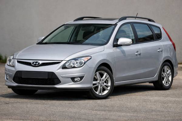 Hyundai i30cw facelift FD 1.6 CRDi 90 hp specs, cargo space, fuel economy, and buying advice for the 2010–2012 compact diesel estate.