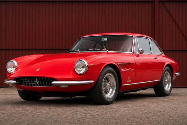 Ferrari 330 GTC specs, 4.0L V12, 300 hp, Tipo 592 chassis, 1966-1968 production, performance, history, and market value.