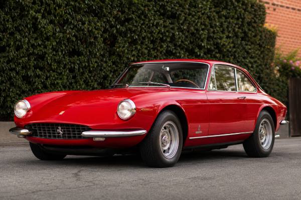 Ferrari 365 GTC (Tipo 592C) specs, history and values. Explore the 4.4L Colombo V12, 320 hp output, chassis details, rarity and collector appeal.