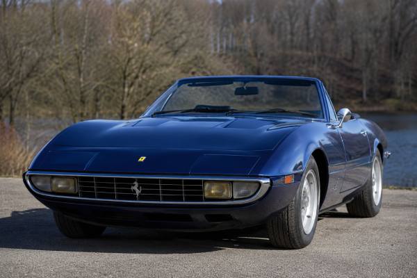 Ferrari 365 GTS/4 Daytona Spider specs: 4.4L Tipo 251 V12, 352 hp, rear transaxle, 280 km/h top speed, 1971–1973 production details.