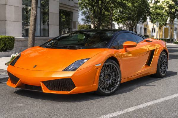 Lamborghini Gallardo LP 560-4 Bicolore specs: L140 5.2L V10, 560 hp, AWD, e-gear, 2011-2012 engineering and maintenance guide.