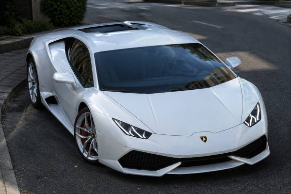 Lamborghini Huracán LP 610-4 Coupé specs: LB724 5.2L V10, 610 hp, AWD, 2014-2019 market and collectability guide.