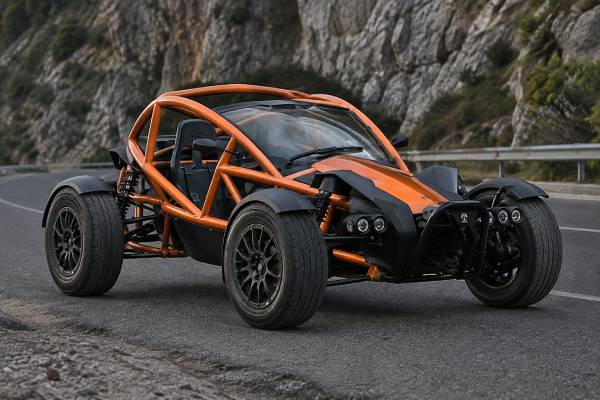 Ariel Nomad 300 specs: supercharged 2.4L Honda K24, 300 hp, six-speed manual, limited-slip differential, 670 kg baseline weight and rear-wheel drive.