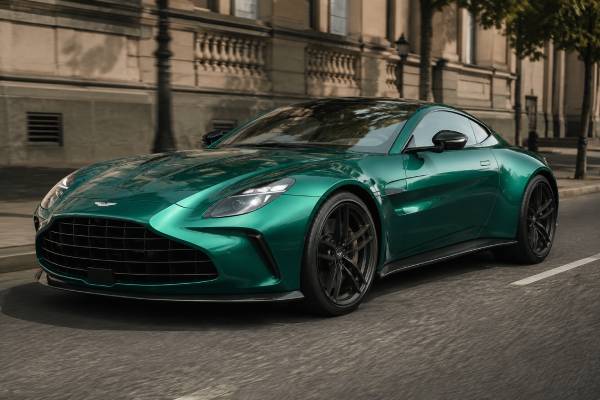 Aston Martin Vantage specs: 4.0L twin-turbo V8, 656 hp, 800 Nm, eight-speed automatic, 3.4-sec 0–60 mph, and 202 mph top speed.
