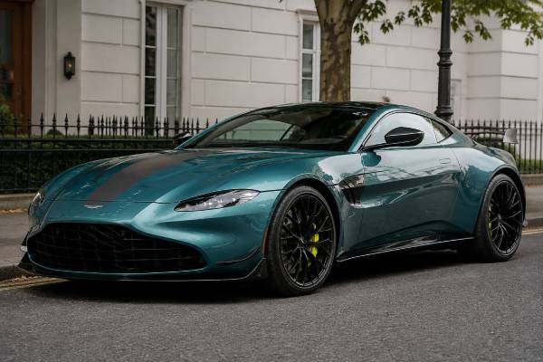 Aston Martin Vantage F1 Edition specs: 4.0L twin-turbo V8, 528 hp, eight-speed automatic, 3.5-sec 0–60 mph, and 195 mph top speed.