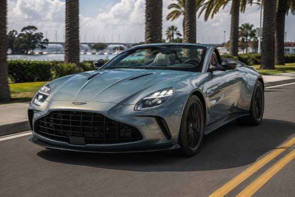 Aston Martin Vantage Roadster specs: 4.0L twin-turbo V8, 656 hp, 800 Nm, eight-speed automatic, 3.5-sec 0–60 mph, and 202 mph top speed.