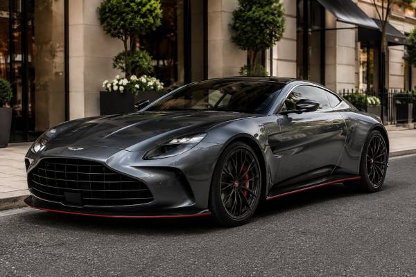Aston Martin Vantage S specs: 4.0L twin-turbo V8, 670 hp, 800 Nm, eight-speed automatic, 3.4-sec 0–100 km/h, and 202 mph top speed.