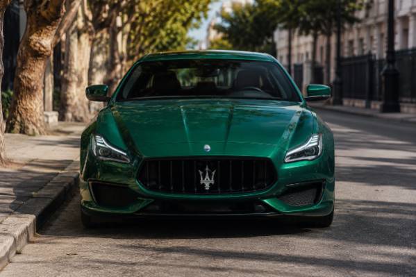 Maserati Quattroporte Trofeo M156 3.8L 580 hp specs, Corsa mode, 326 km/h performance, carbon details, V8 maintenance costs, and buying advice.