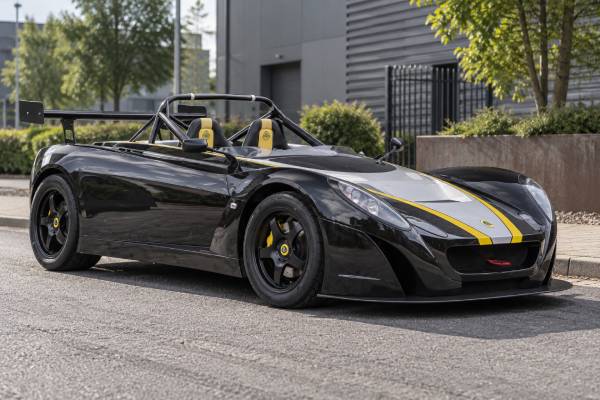 Lotus 2-Eleven Type 123 specs: 189 hp, 1.8L naturally aspirated engine, 6-speed manual, RWD, 181 Nm torque, 4.5-sec 0–100 km/h, and 4.3-sec 0–60 mph.