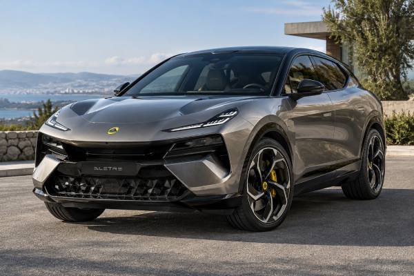 Lotus Eletre Type 132 specs: 603 hp, 112 kWh battery, AWD, 4.5-sec 0–100 km/h, 710 Nm torque, 350 kW DC charging, and 258 km/h top speed.