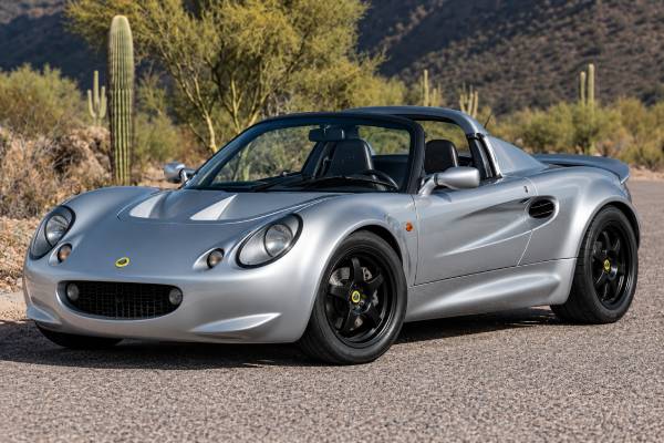 Lotus Elise 111S Type 111 specs: 143 hp, 1.8L naturally aspirated engine, 5-speed manual, RWD, 174 Nm torque, 5.4-sec 0–60 mph, and 214 km/h top speed.