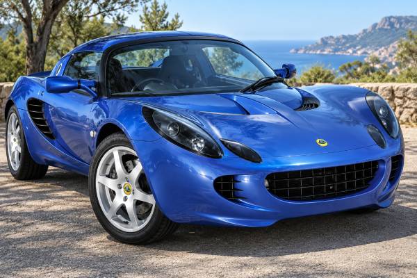 Lotus Elise 111S Type 111 specs: 1.8L naturally aspirated inline-four, 156 hp, 212 km/h top speed, 175 Nm torque, 5-speed manual, and RWD.