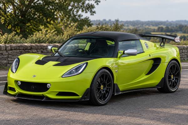 Lotus Elise Cup 220 Type 111 specs: 217 hp, 250 Nm torque, 1.8L inline-four, 4.2-sec 0–60 mph, 225 km/h top speed, 6-speed manual, RWD, and 4.6-sec 0–100 km/h.