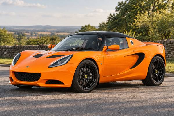 Lotus Elise S Club Racer Type 111 specs: 1.8L supercharged inline-four, 217 hp, 4.6-sec 0–100 km/h, 4.2-sec 0–60 mph, 250 Nm torque, 6-speed manual, and RWD.