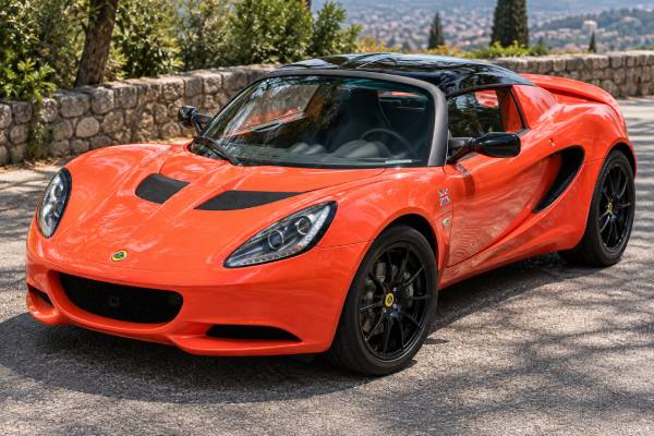 Lotus Elise S Type 111 specs: 217 hp, 1.8L supercharged engine, 6-speed manual, RWD, 250 Nm torque, 4.6-sec 0–100 km/h, and 4.2-sec 0–60 mph.