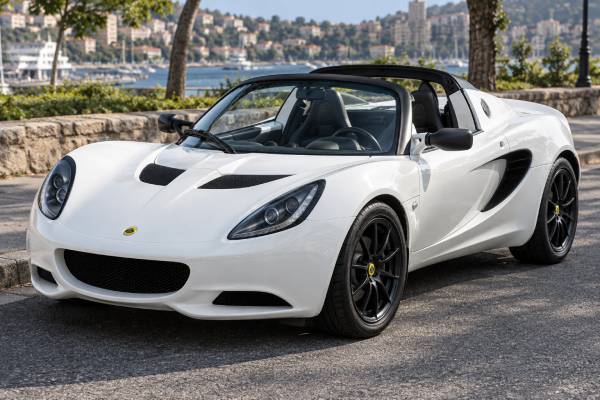 Lotus Elise SC Type 111 specs: 217 hp, 212 Nm torque, 1.8L supercharged inline-four, 4.4-sec 0–60 mph, 240 km/h top speed, 6-speed manual, and RWD.