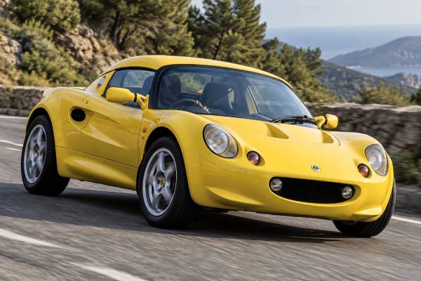Lotus Elise Type 111 specs: 1.8L naturally aspirated inline-four, 118 hp, 165 Nm torque, 5-speed manual, RWD, 5.8-sec 0–60 mph, and 202 km/h top speed.