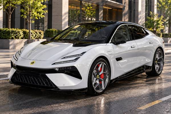 Lotus Emeya S+ Platinum Edition Type 133 specs: 102 kWh battery, 603 hp, 710 Nm torque, dual-motor AWD, 4.2-sec 0–100 km/h, and 650 km CLTC range.