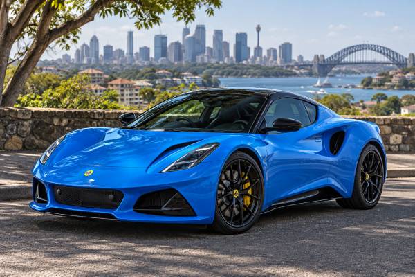 Lotus Emira First Edition Type 131 specs: 360 hp, 2.0L turbocharged engine, RWD, 275 km/h top speed, and 430 Nm torque.