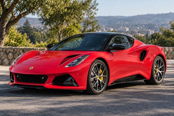 Lotus Emira V6 First Edition Type 131 specs: 400 hp, 6-speed manual, 3.5L supercharged engine, 290 km/h top speed, RWD, and 4.3-sec 0–100 km/h.