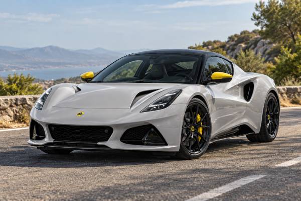 Lotus Emira V6 SE Type 131 specs: 3.5L engine, 400 hp, RWD, and 290 km/h top speed.