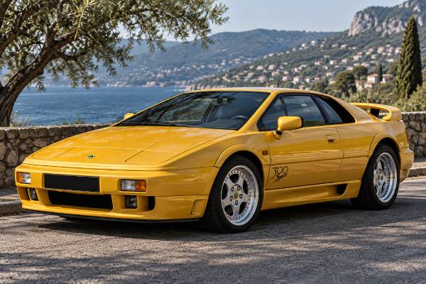 Lotus Esprit Sport 300 Type 82 specs: 300 hp, 2.2L turbocharged inline-four, 5-speed manual, 4.7-sec 0–60 mph, 389 Nm torque, and 270 km/h top speed.