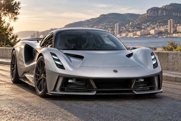 Lotus Evija Type 130 specs: 93 kWh battery, 2011 hp, 704 Nm torque, and 350 km/h top speed.