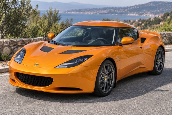Lotus Evora First Limited Edition Type 122 specs: 276 hp, 6-speed manual, 3.5L naturally aspirated engine, RWD, 5.1-sec 0–100 km/h, and 261 km/h top speed.