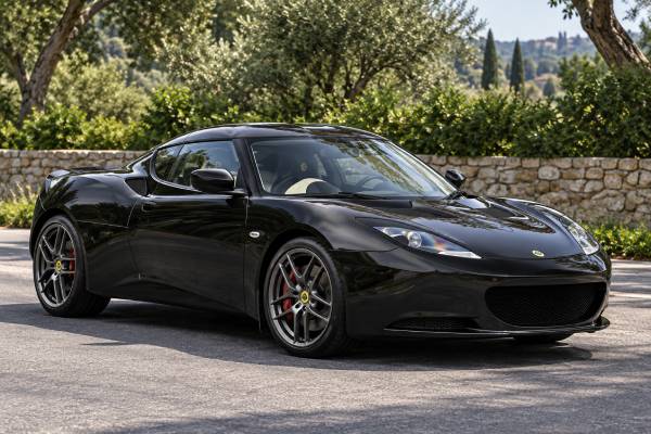 Lotus Evora Launch Edition Type 122 specs: 3.5L naturally aspirated V6, 276 hp, 5-sec 0–100 km/h, 260 km/h top speed, 342 Nm torque, 6-speed manual, and RWD.