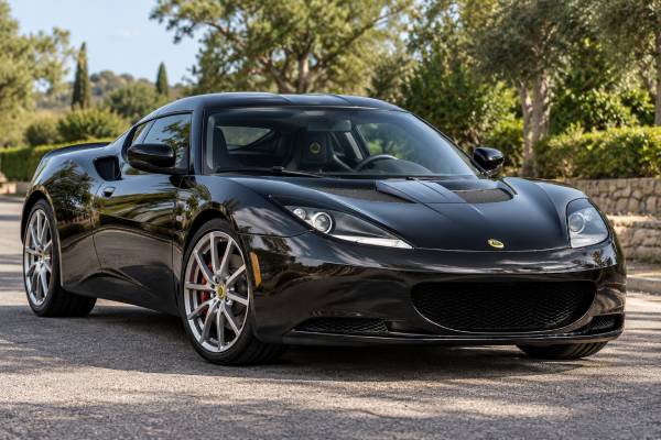 Lotus Evora S Type 122 specs: 3.5L supercharged engine, 345 hp, 4.8-sec 0–100 km/h, 4.6-sec 0–60 mph, 400 Nm torque, 6-speed manual, and RWD.