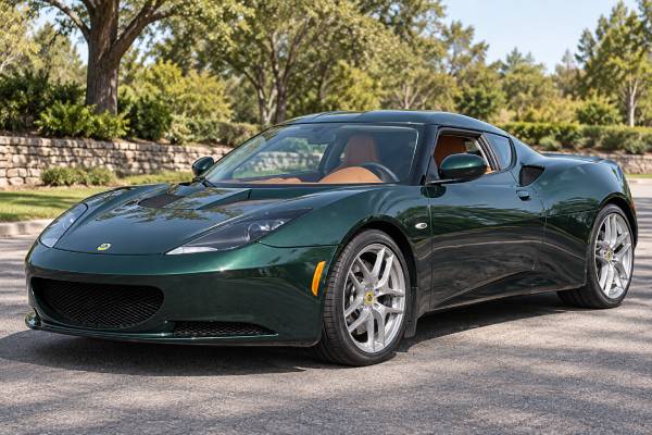 Lotus Evora Type 122 specs: 276 hp, 3.5L naturally aspirated engine, 6-speed manual, 5-sec 0–100 km/h, 342 Nm torque, 4.9-sec 0–60 mph, and 260 km/h top speed.
