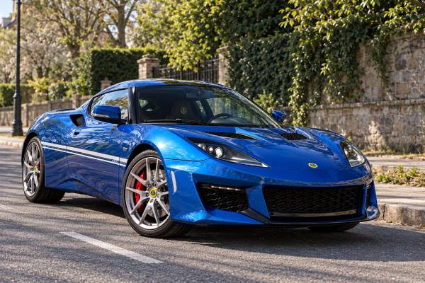 Lotus Evora 400 Hethel Edition Type 122 specs: 3.5L engine, 400 hp, 300 km/h top speed, 410 Nm torque, 4.2-sec 0–100 km/h, and 4.1-sec 0–60 mph.
