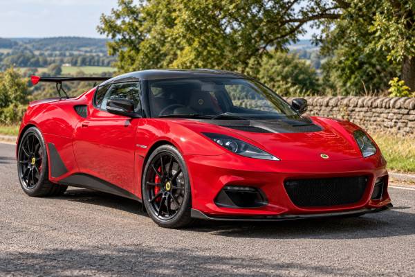 Lotus Evora GT430 Sport Type 122 specs: 430 hp, 440 Nm torque, 3.5L supercharged V6, 3.7-sec 0–60 mph, 315 km/h top speed, 6-speed manual, and RWD.