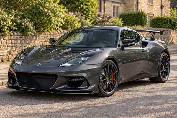 Lotus Evora GT430 Type 122 specs: 3.5L supercharged V6, 430 hp, 3.7-sec 0–60 mph, 305 km/h top speed, 440 Nm torque, RWD, and 3.8-sec 0–100 km/h.