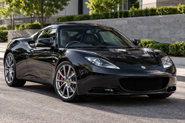 Lotus Evora IPS Type 122 specs: 276 hp, 350 Nm torque, 3.5L naturally aspirated engine, 5.3-sec 0–60 mph, 256 km/h top speed, 6-speed automatic, and RWD.
