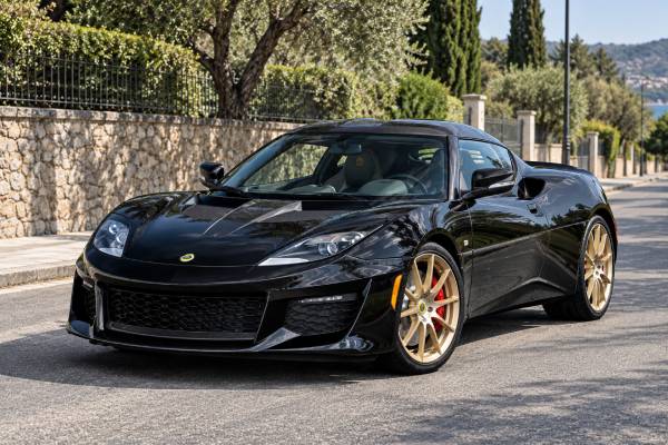Lotus Evora Sport 410 GP Edition Type 122 specs: 410 hp, 420 Nm torque, 3.5L supercharged V6, 305 km/h top speed, automatic transmission, and 4.0-sec 0–60 mph.