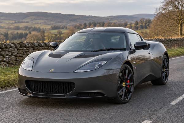 Lotus Evora Sports Racer Type 122 specs: 3.5L naturally aspirated V6, 276 hp, 262 km/h top speed, 350 Nm torque, 5.0-sec 0–100 km/h, and 4.8-sec 0–60 mph.