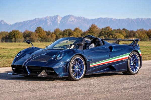 Pagani Huayra Tricolore specs: 840 hp twin-turbo V12, 1,100 Nm, 1,270 kg dry weight, Xtrac 7-speed AMT, and a three-car Frecce Tricolori edition.